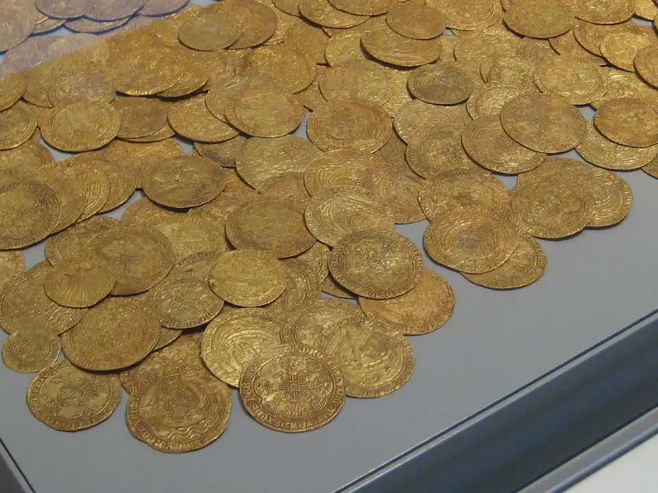 A heap of medieval gold coins, the Fishpool Hoard, in a museum case
